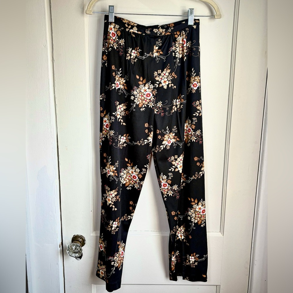 Vintage Black Floral Print Capris